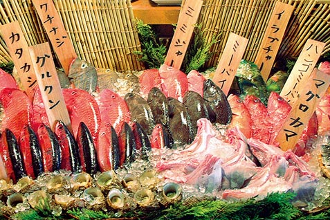 『沖縄料理 金魚 三宮本店』の新鮮魚介