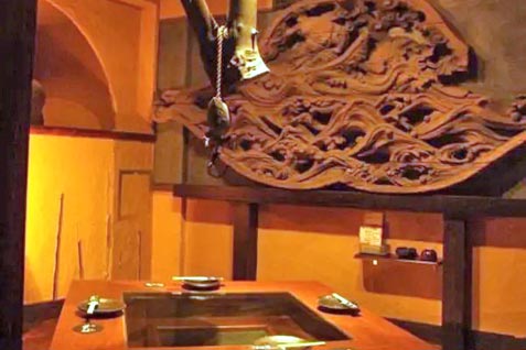 『炭旬鮮市場 からす』の店内