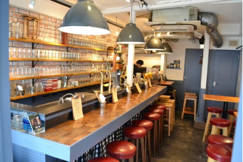 「HOP STAND 三宮店」の店内