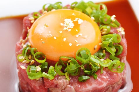 『肉バルSHOUTAIAN渋谷店』の「黒毛和牛の炙りタルタル」