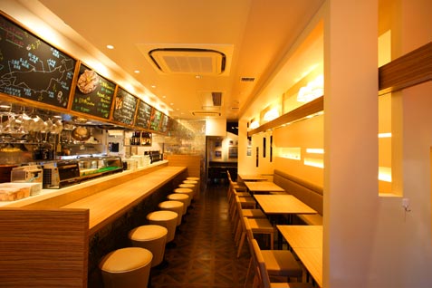 「オイスター・テーブル 銀座コリドー店」の店内