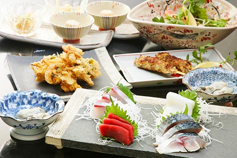 「隠れ家ダイニング なべや」の多彩な料理