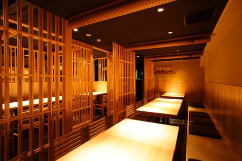 「鳥料理　宮新」の店内
