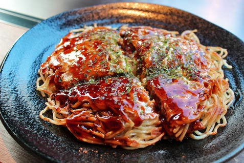 『お好み焼 みっちゃん総本店 新橋店』の「お好み焼き」