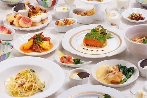 「世界バイキング エトワール」の料理例