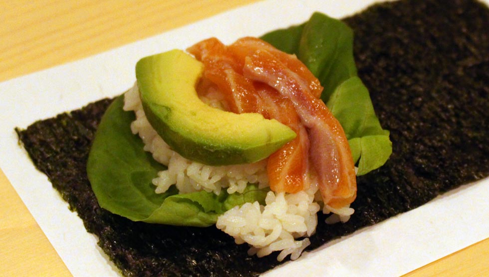 『権八 NORI-TEMAKI 原宿』の「サーモンアボカド」