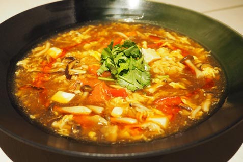 『SHI-AN KENSAI KITCHEN』の「黒酢風味の癖になるサンラー湯麺」