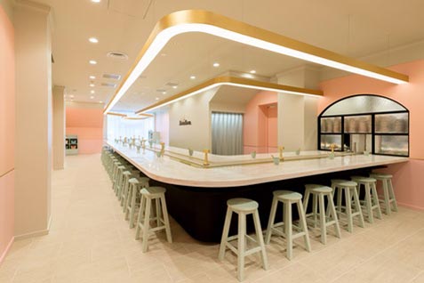 【メゾンエイブル カフェ ロンロン】店内