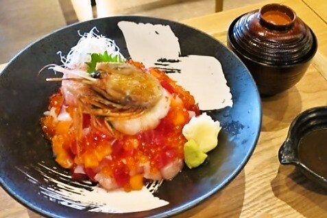 『魚河岸 次郎松』の海鮮丼