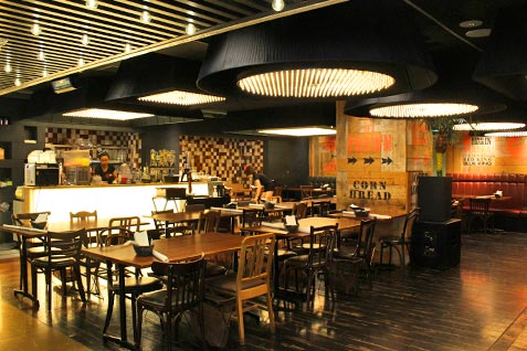 『ダンシングクラブ東京』の店内