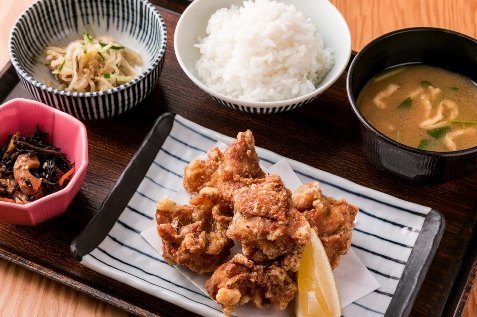 土鍋炊ごはん なかよし　唐揚げ定食