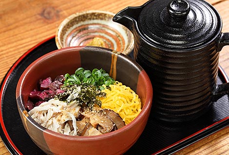 「塚田農場」の「鶏飯」