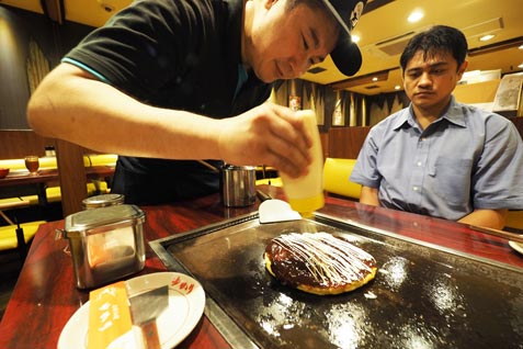 「お好み焼き ゆかり 曽根崎本店」店内