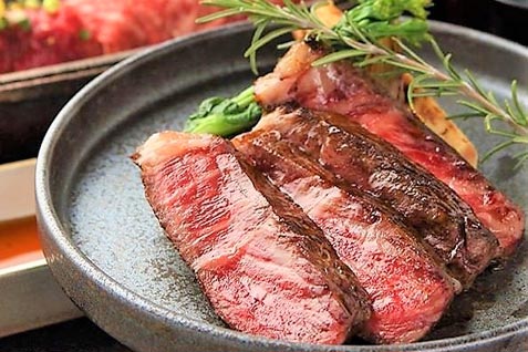 「しゃぶしゃぶ すき鍋 おもき 銀座店」の「松坂牛のステーキ」