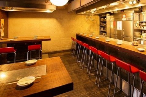 「焼肉 どんどん 北新地店」の店内