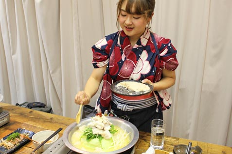 『塚田農場』の「黄金もつ鍋（地鶏つくね入り）」