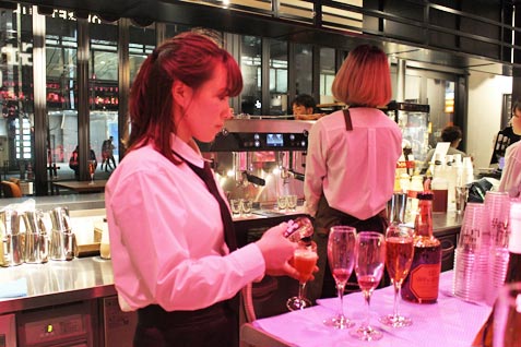 『BAR LIT.』の店内