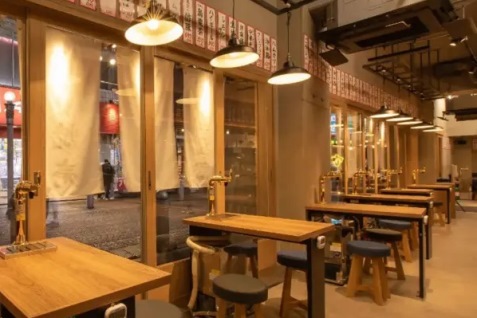 『大衆食堂 あまつ千葉駅前店』の店内