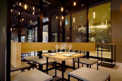 『日本酒プレミアムラウンジ 一献風月 by PERIE CHIBA』の店内