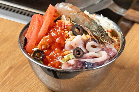 「大衆居酒屋 もんじゃ酒場 だしや 梅田茶屋町店」の「ペスカトーレもんじゃ 」
