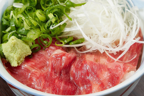 「梅田ホルモン酒場 鬼に金棒」の「和牛ひつまぶし」
