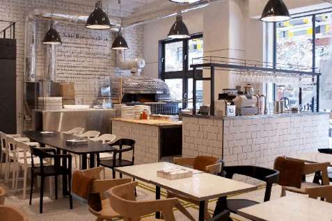 『L'Antica Pizzeria da Michele』の店内