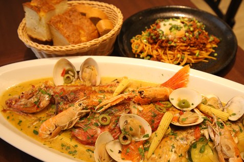 『TRATTORIA VIVACE 恵比寿』の「VIVACE名物 アクアパッツァ」