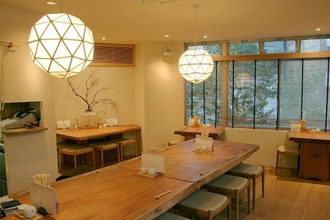 『うどん 山長』の店内