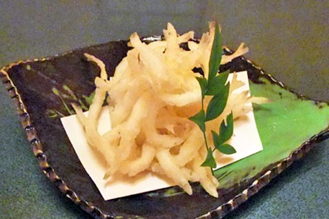『季節料理 あい川』の絶品「白魚唐揚げ」