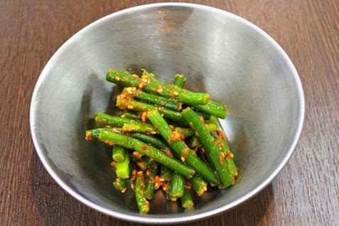 『ぎょうざ いってん 神田本店』の酒肴「にんにくの芽味噌」