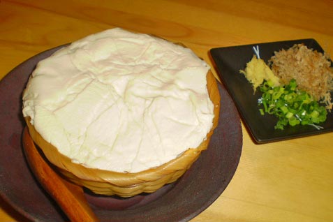 『和酒彩菜 遊月亭』のこだわり「お豆腐屋さんの竹ざる豆腐」