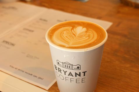 『BRYANT COFFEE』の「カフェラテ」