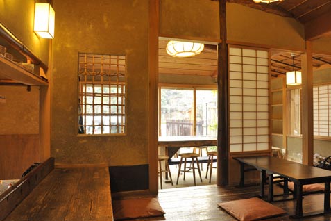 『喫茶去』の風情あふれる店内