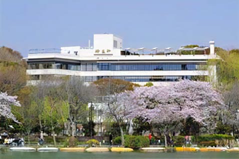 不忍池から見た『上野精養軒 グリル フクシマ』