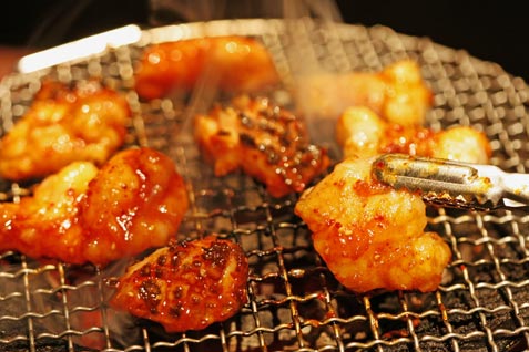 「炭火焼ホルモン ぐぅ はなれ」の「ホルモン焼き」