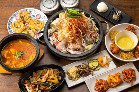 『韓国肉料理・石鍋イニョン』の「ナッコプセ」など