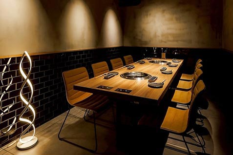『黒毛和牛 タンとハラミ 焼肉龍 難波千日前店』の個室