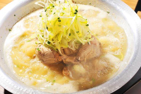 『鳥一代 新橋店』のこだわりの「参鶏湯」
