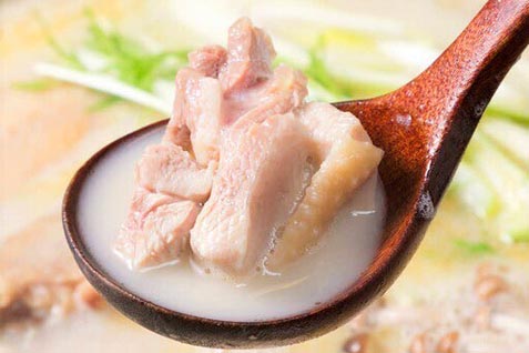 『水炊き・焼鳥・鶏餃子　とりいちず 立川南口店』のおすすめ「水炊き」
