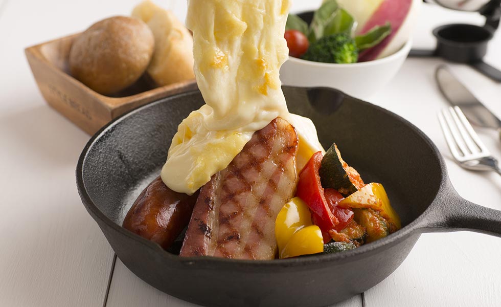 「CHEESE KITCHEN RACLER 渋谷」の「ラクレット盛り合わせ」