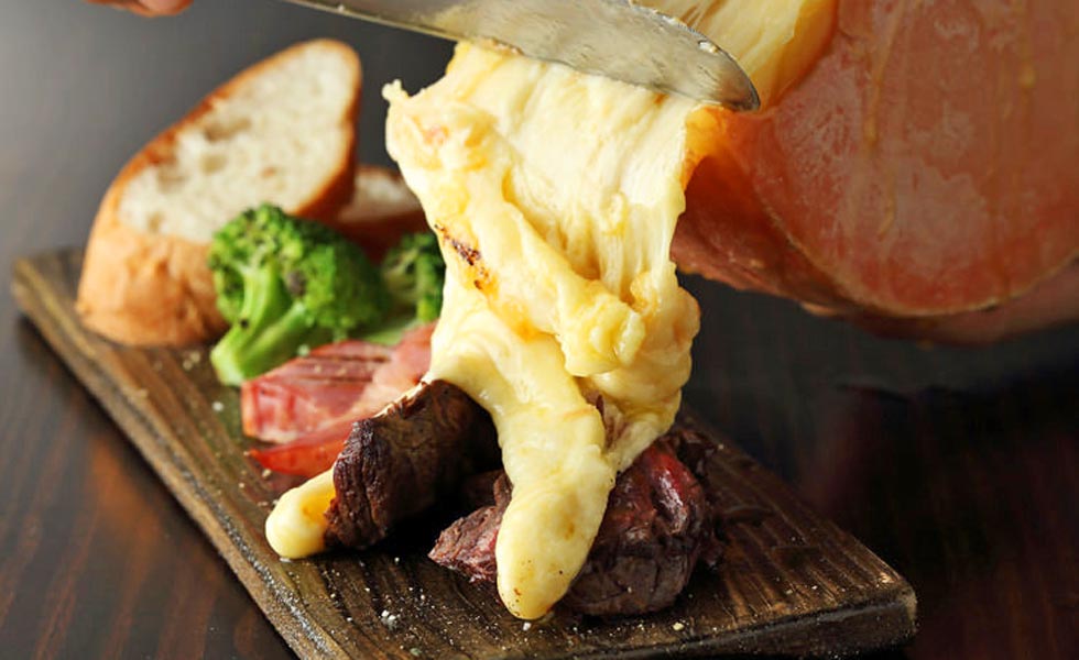 「チーズと和牛ビストロ きこりのお家』の「ラクレットチーズ」