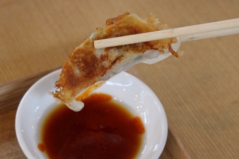 ギョーザ箸上げ