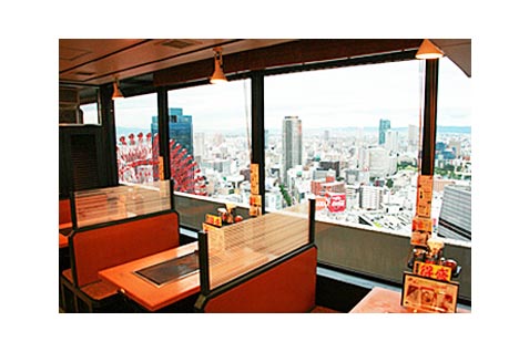 『鶴橋風月 阪急32番街店』の景色がキレイな窓際席