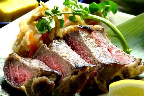 庭園Dining　せせらぎを聴きながらの「特選みすじステーキ」