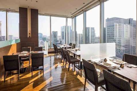 『Dining ＆ Bar TENQOO』の店内