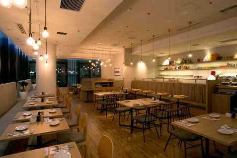 『サラベス東京店』の店内