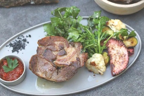 『POINT ET LIGNE（ポワンエリーニュ）』の肉料理