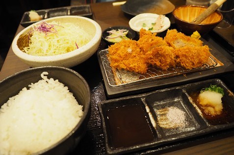 『鹿児島　黒かつ亭』の定食
