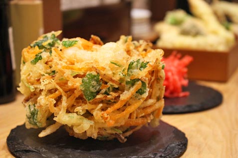 『立呑みKIKU』のかき揚げ