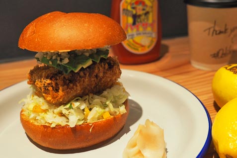 『Dell fu cious』の「漬けマグロチーズバーガー」